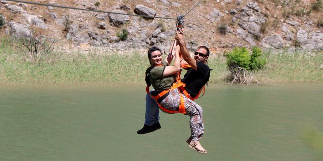 Turistlerin zipline heyecanı