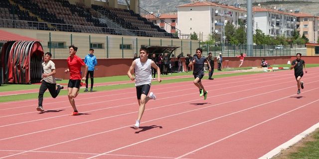 Gençler birinciliğe koştular