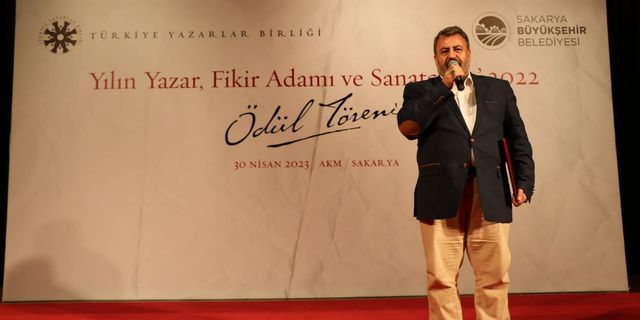 Milli Gazete yazarı Adnan Öksüz'e 'Yılın Yazarı' ödülü takdim edildi