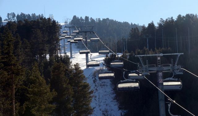 Cıbıltepe'de sezon açılmasa da tatilciler kayak keyfi yaşadı