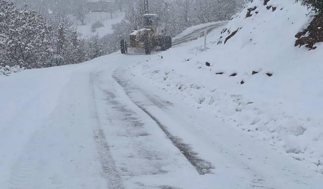 Erzincan'da 200 köy yolu kapalı