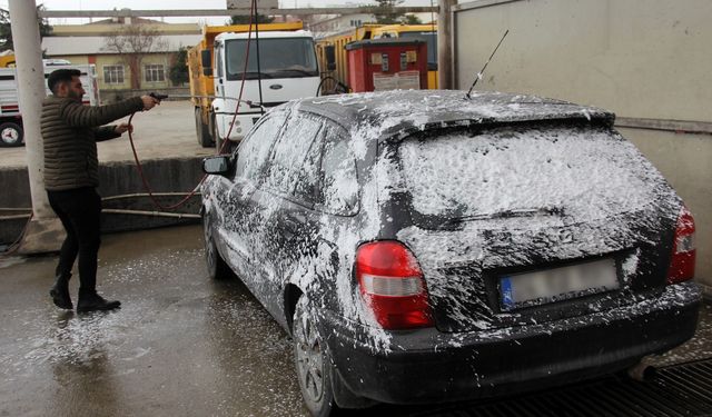 Erzincan’da  araçlar toza büründü