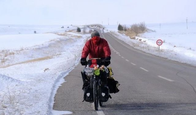 Bisikletiyle Dünya turundaki Alman gezgin Erzincan’da