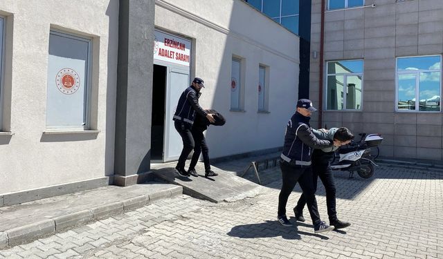 Erzincan'da göçmen kaçakçılığı yaptıkları iddiasıyla iki zanlı tutuklandı