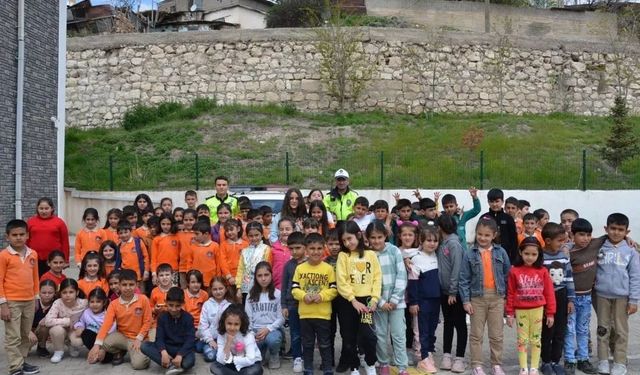 Tercan’da öğrencilere güvenli trafik eğitimi verildi