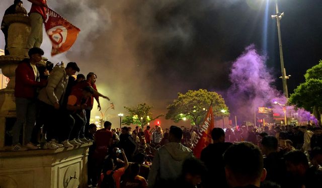 Erzincan’da Galatasaray taraftarları meydanı panayır alanına çevirdi
