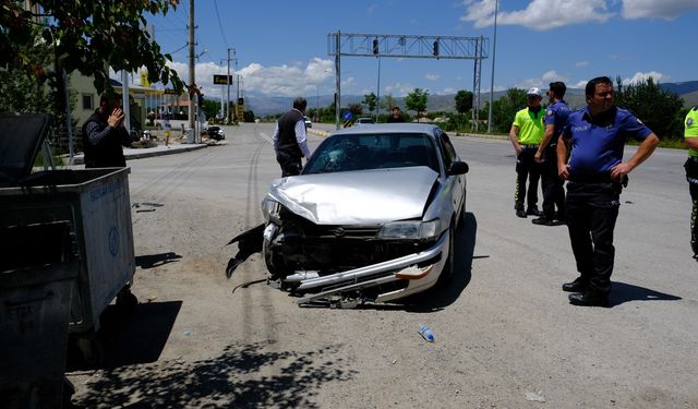 Erzincan’da iki ayrı trafik kazasında 6 kişi yaralandı