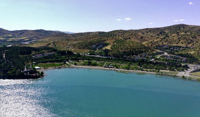 Hazar Gölü, bayramda tatilcilerin doğudaki tercihi olacak