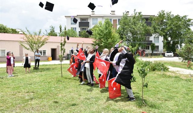 Özel Eğitim Meslek Okulunda mezuniyet heyecanı