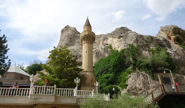 Tohma kanyonu, birleştiği Somuncu Baba Türbesi ile büyülüyor