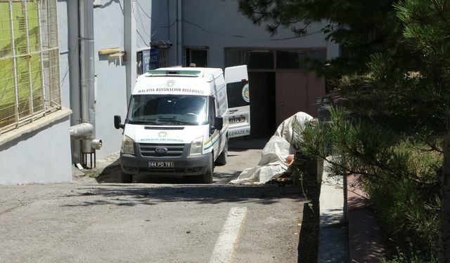 Katil koca 30 bıçak darbesiyle karısını katletti