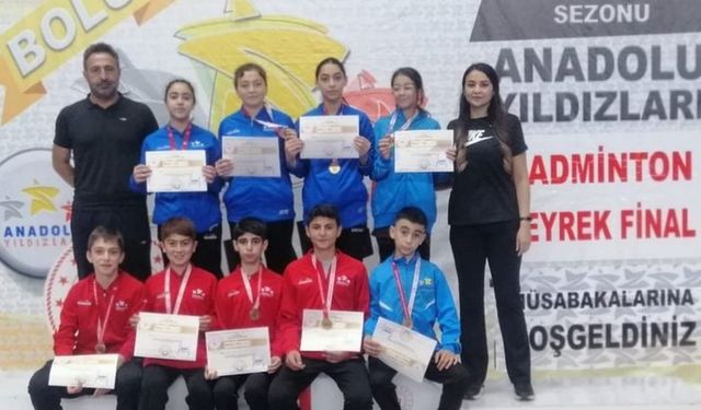 Badmintoncularımız rakiplerine fırsat vermiyor