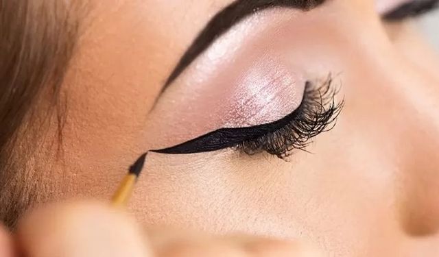 Eyeliner Nasıl Sürülür? En kolay Eyeliner sürme teknikleri neler?