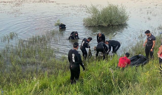 Balık tutmak için girdiği gölette can verdi