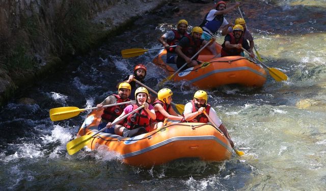 Bu çayda rafting başka