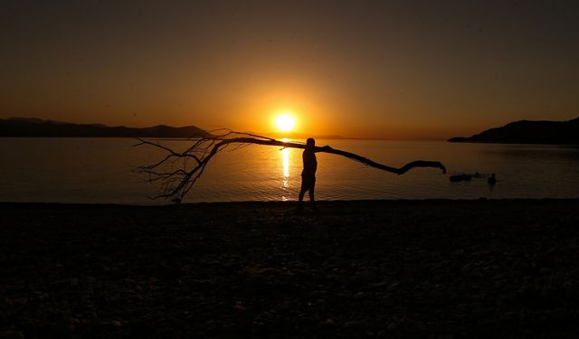 Van Gölü'nün el değmemiş koyları doğaseverlerin yeni rotası oldu