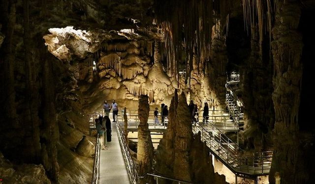 Turistlerin Seyahat Rotası; Karaca Mağarası