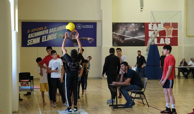 Erzincan’da güreş seçmeleri yapıldı