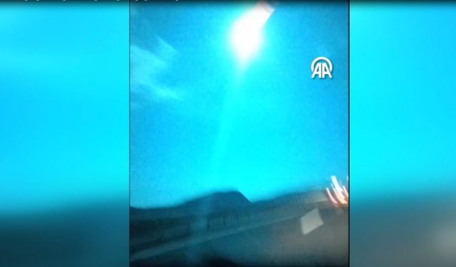 Erzincan'da meteor düşmesi cep telefonu kamerasına yansıdı