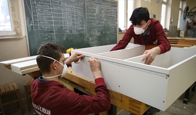 Özel mesleki ve teknik Anadolu lisesi öğrencilerine verilecek destek tutarlarında düzenleme yapıldı