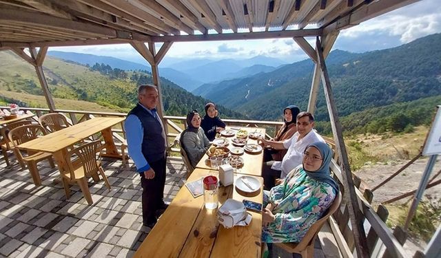 Zigana Dağı'nın zirvesinde 3 kuşaktır lokanta işletiyorlar