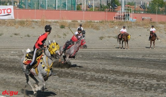 Atlı ciritte 1. Lig'e Yükselme D Grubu müsabakaları Erzincan'da başladı