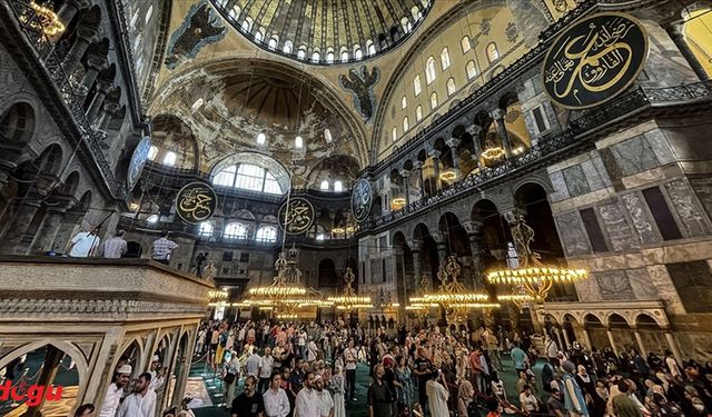 Ayasofya-i Kebir Cami-i Şerifi yabancı ziyaretçilere biletli olacak