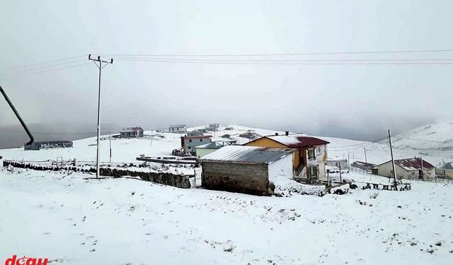 Bayburt’un yüksek kesimlerinde kar yağışı etkili oldu