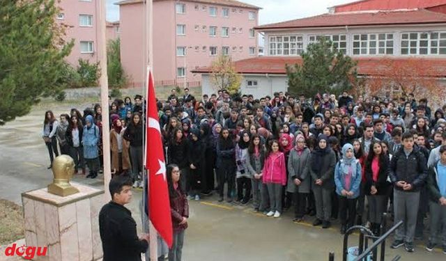 Okullarda bugün Filistin'deki saldırılarda hayatını kaybeden çocuklar için saygı duruşunda bulunulacak