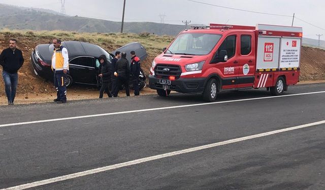 Bingöl'de hafif ticari araç ile otomobilin çarpıştığı kazada 4 kişi yaralandı