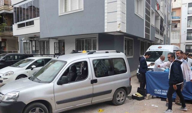 Çıkmaz sokakta sıkıştırdıkları araca kurşun yağdırdılar: 1 ölü, 2 yaralı