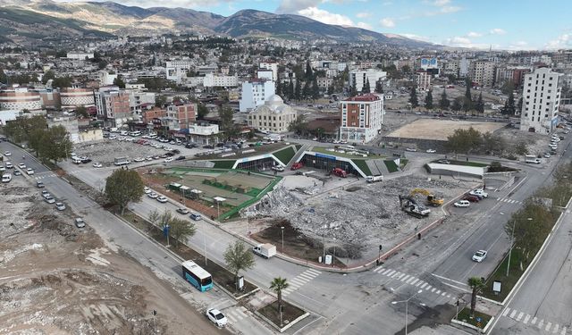 Dünyanın en saçma yapısının yıkımının ardından ikinci ’saçma yapı’ da yıkılıyor