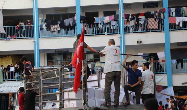 Gazın bittiği Gazze’de Türk Kızılay yemekleri odun ateşinde pişiriyor