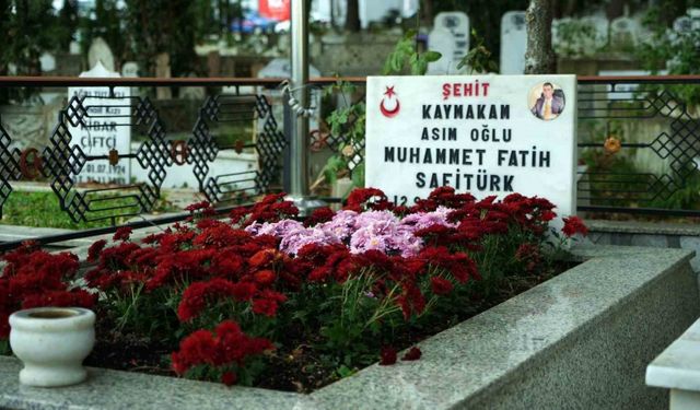 Görevi başında şehit edilen Kaymakam Safitürk, vefatının 7’nci yılında kabri başında anıldı