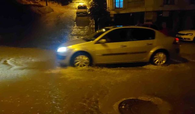 Meteoroloji uyarmıştı: Şiddetli yağış İstanbul sınırına dayandı