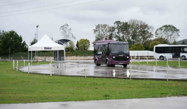 Sakarya’da üretilen ilk otonom minibüs görücüye çıktı