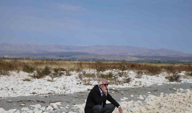 Sular çekildikçe Van Gölü’ndeki eski yapılar gün yüzüne çıkıyor