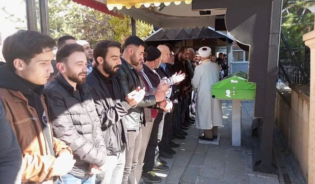 Trafik kazasında hayatını kaybeden emekli belediye personeli toprağa verildi