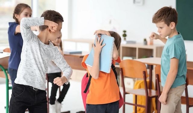 Dürtüsel özellikler gösteren çocuklar akran zorbalığı yapıyor