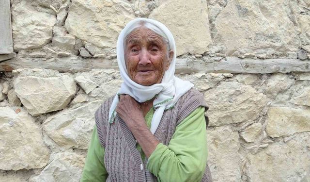 Ayşe teyze  ”Gittiler hep, beni götürmediler” demişti, oda yürekleri yakarak gitti