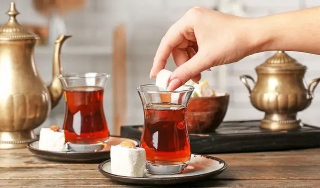 Neden İnce Belli Bardak? Çay İçmenin Ardındaki Az Bilinen Gerçek