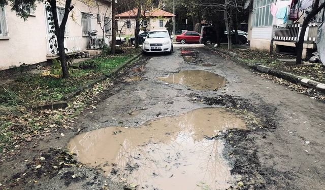 Bozuk Yolda Aracı Hasar Gören Sürücülere Müjde: Zararı İlgili Kurum Karşılayabilecek