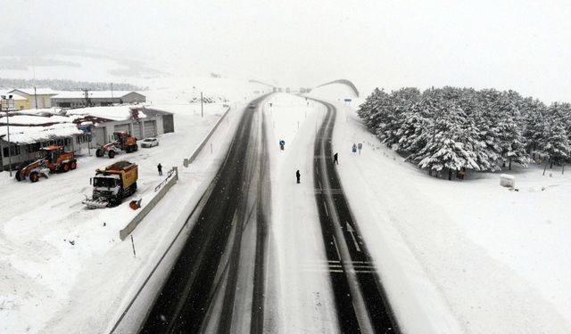 Mart kapıdan baktırdı: Lapa lapa kar yağdı