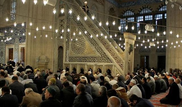 Bugün tüm camilerde Cuma Namazı sonrası Filistin için dua edilecek