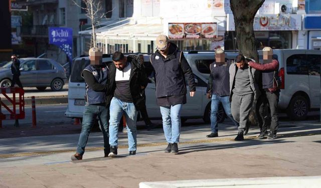 Ölüm emri veren DEAŞ’lılar sınır dışı edildi