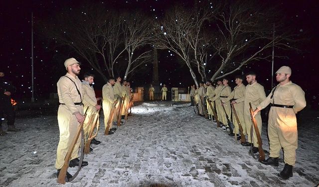 Sarıkamış şehitlerine sıfırın altında 10 derecede saygı nöbeti