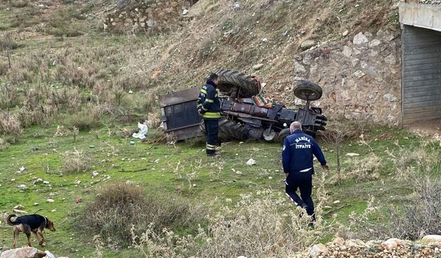 Traktörün altında kalan 3 çocuk annesi kadın hayatını kaybetti