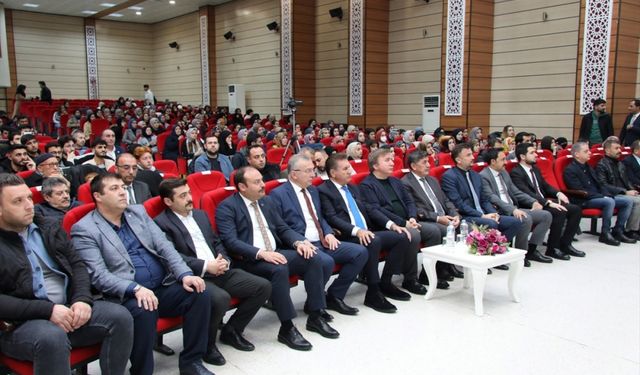 Erzincan'da bilgi yarışmasında dereceye giren üniversite öğrencileri umreye gidecek