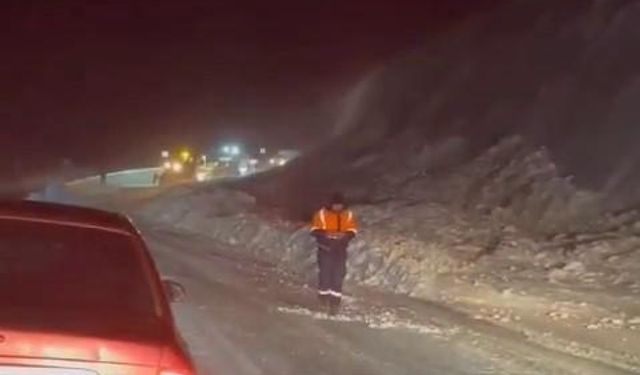 Erzurum’da karayoluna çığ düştü