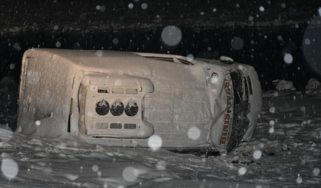 Erzurum'da şarampole yuvarlanan midibüsteki 12 kişi yaralandı